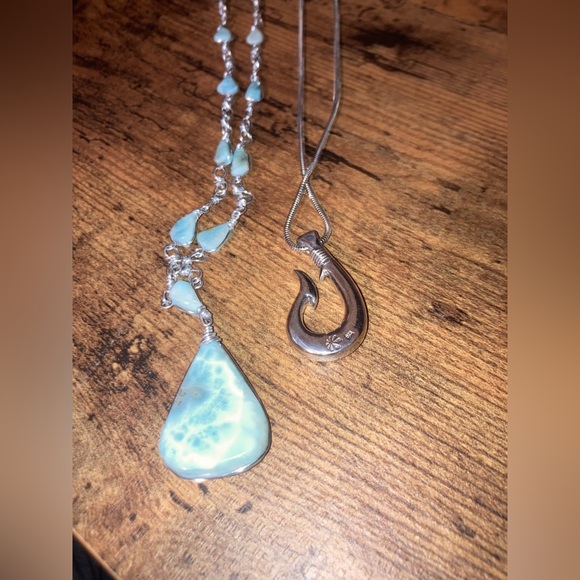 Elegant Silver and Blue Necklace - Picture 3 of 4